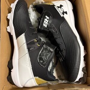 Under Armour Men's Black White Gold Athletic Cleats